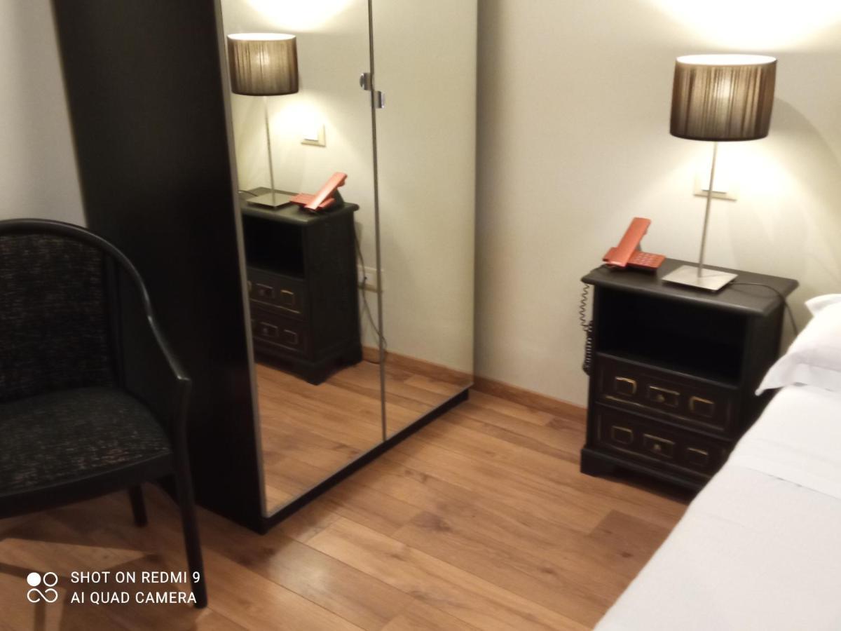 Hotel Touring Ліворно Екстер'єр фото