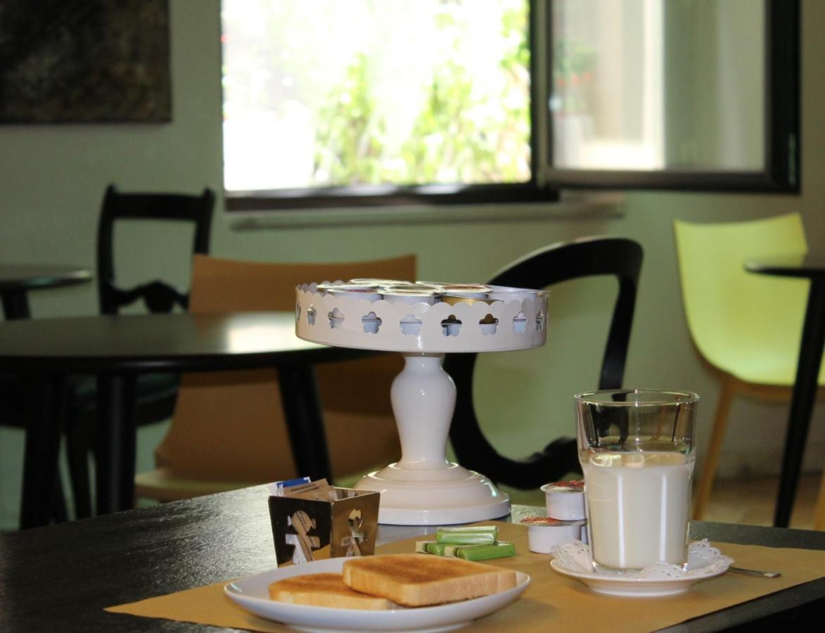 Hotel Touring Ліворно Екстер'єр фото