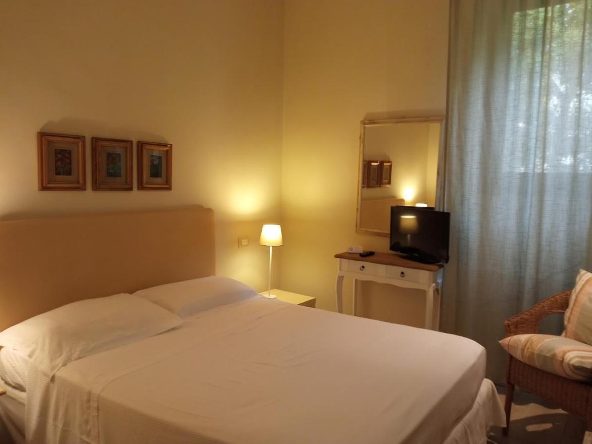 Hotel Touring Ліворно Екстер'єр фото