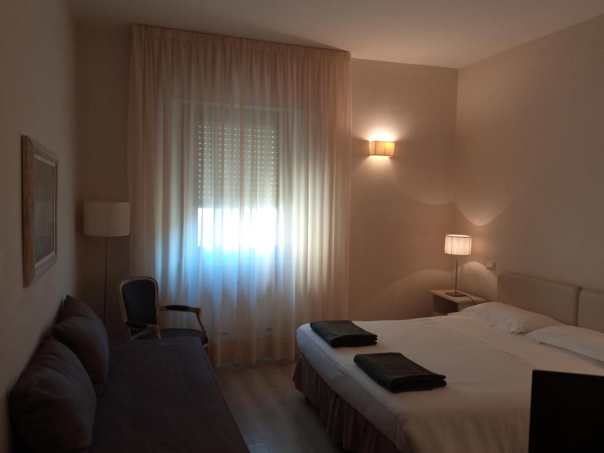 Hotel Touring Ліворно Екстер'єр фото