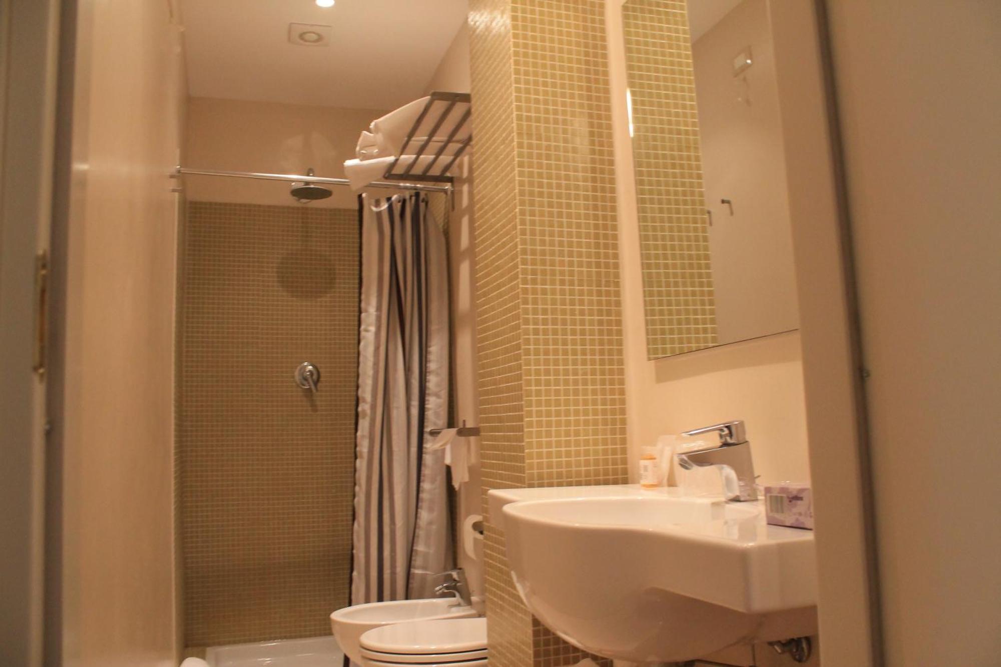 Hotel Touring Ліворно Екстер'єр фото