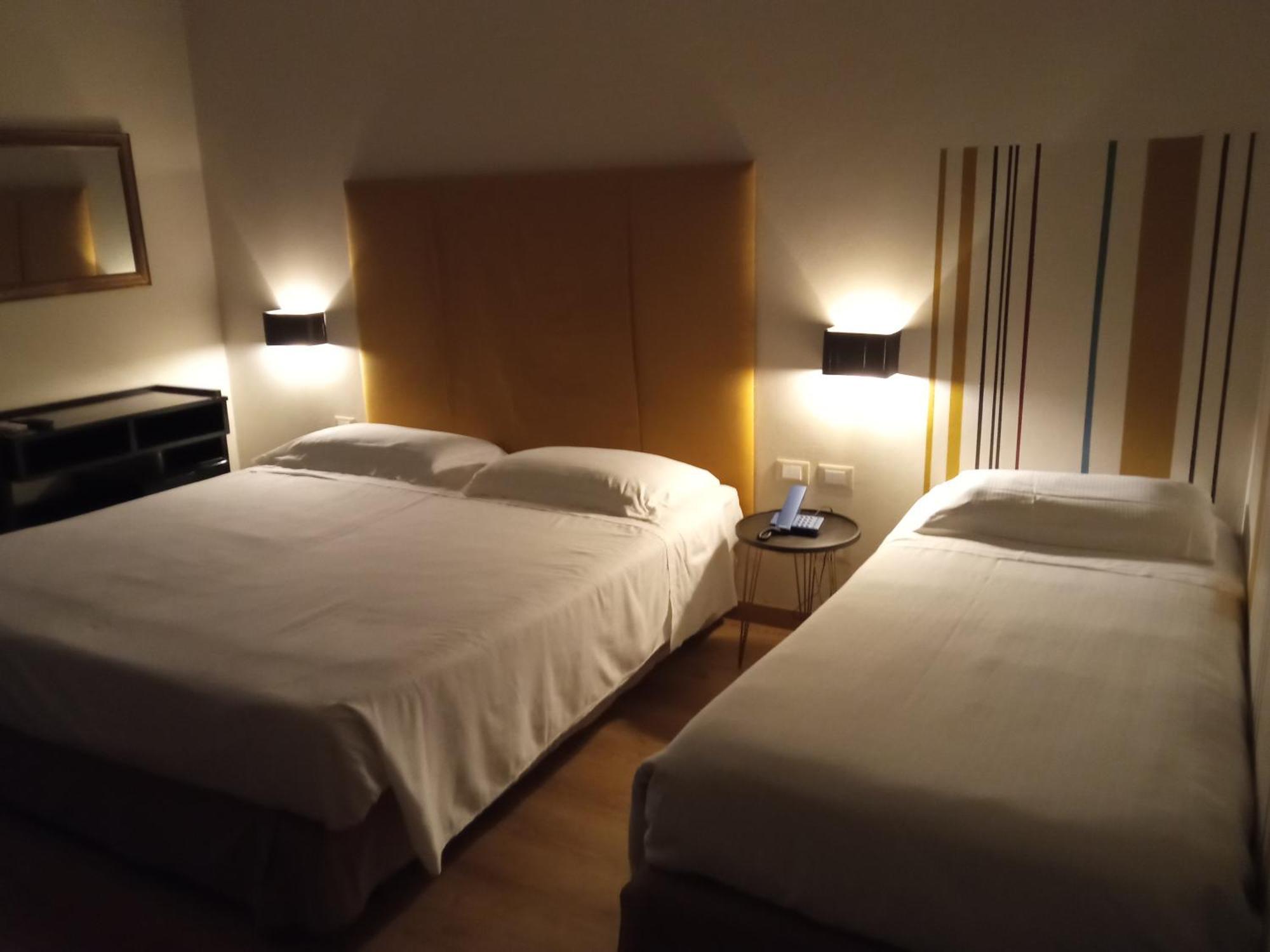 Hotel Touring Ліворно Екстер'єр фото