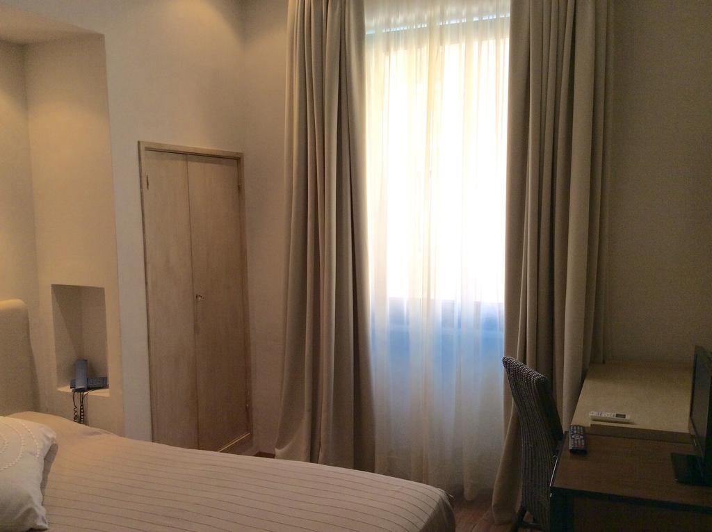Hotel Touring Ліворно Екстер'єр фото
