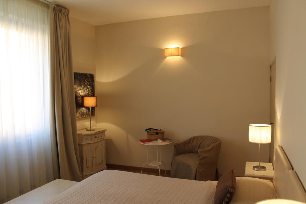 Hotel Touring Ліворно Екстер'єр фото