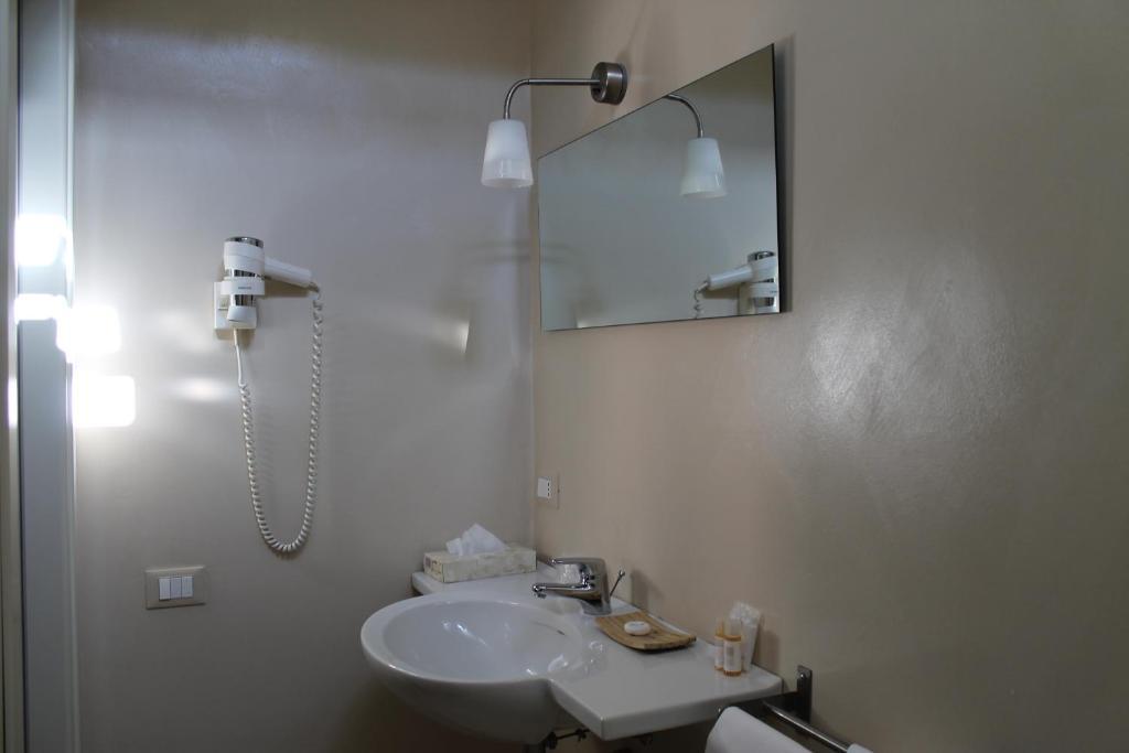 Hotel Touring Ліворно Номер фото