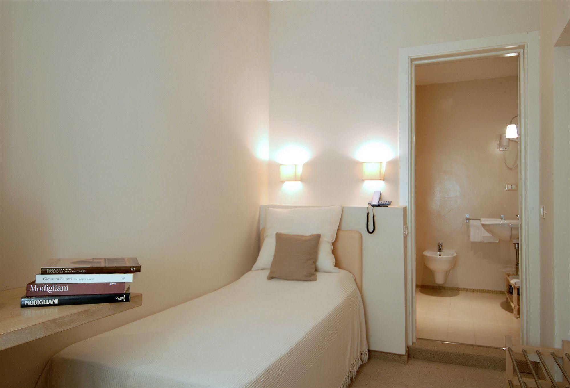 Hotel Touring Ліворно Екстер'єр фото