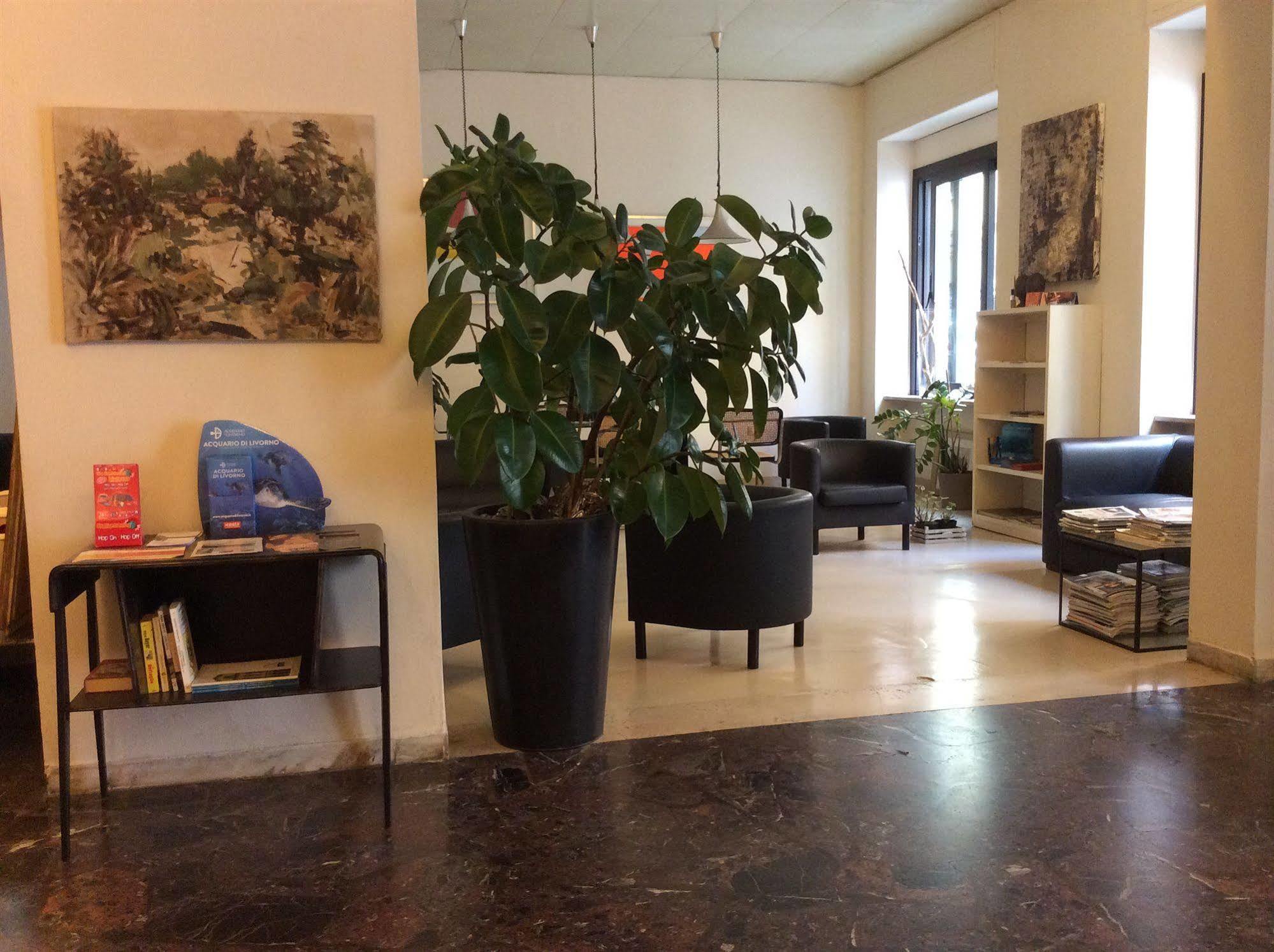 Hotel Touring Ліворно Екстер'єр фото