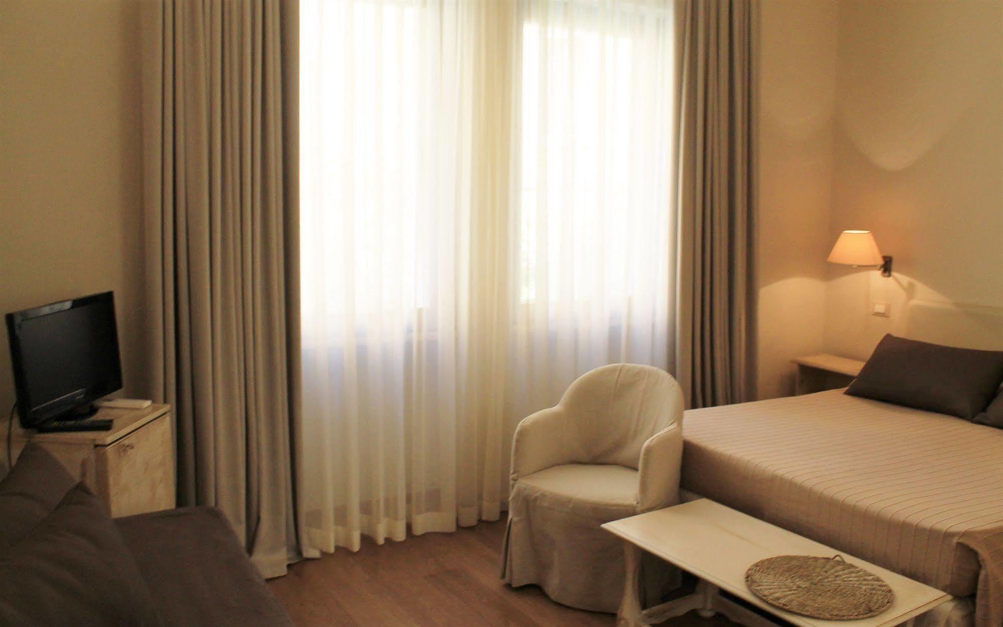 Hotel Touring Ліворно Екстер'єр фото